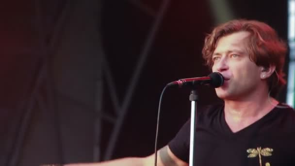 Russische rock band bi-2 live optreden op het rockfestival de beste stad — Stockvideo