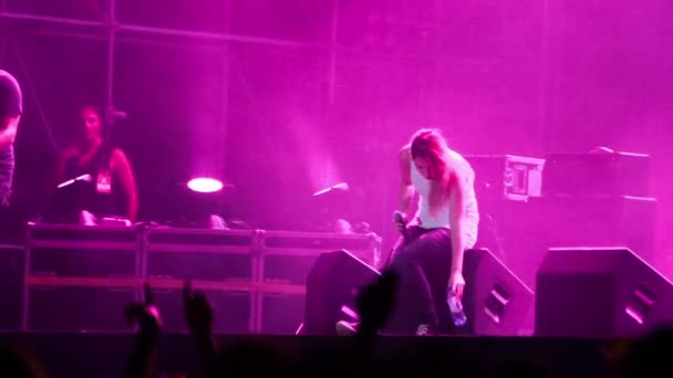 Actuación en vivo de 'Guano Apes' en el festival de rock 'The Best City' — Vídeo de stock