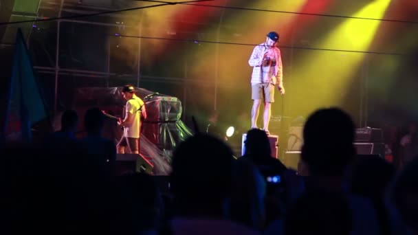 Выступление "Enter Shikari" на рок-фестивале "Лучший город" — стоковое видео