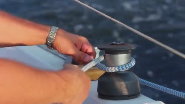 Man holding rope — Stock Video