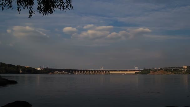 Zonsondergang licht op hidromassage dam timelapse — Stockvideo