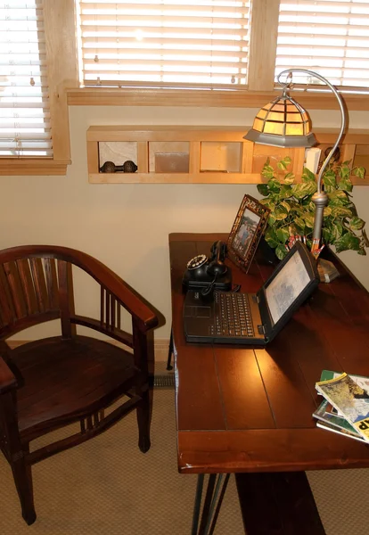 Małe biuro w domu — Zdjęcie stockowe