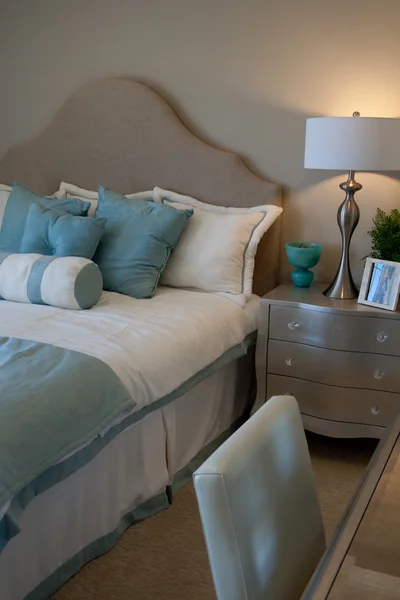 Kamer met luxe bed — Stockfoto