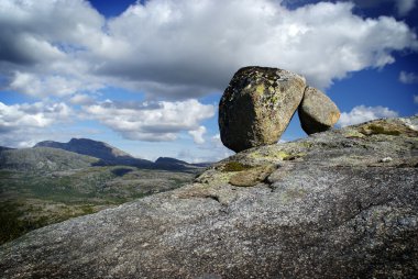 Norveç'te iki taşı