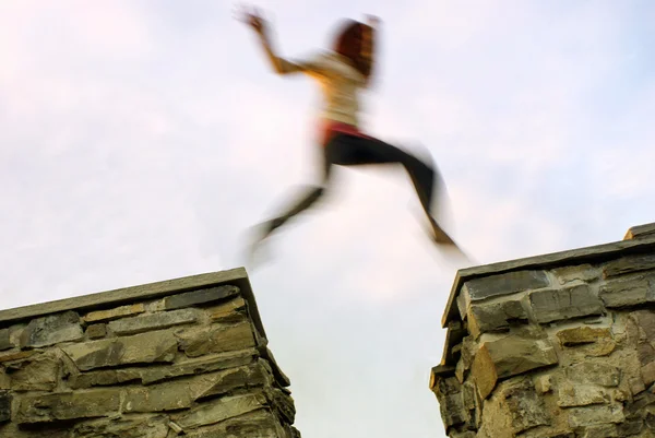 Girl jumps — Stock Photo, Image