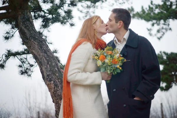 Retrato de una pareja besándose —  Fotos de Stock