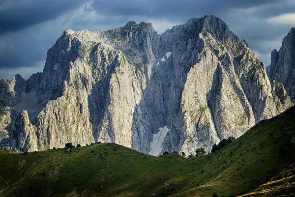 Dramatischer Bergrücken — Stockfoto