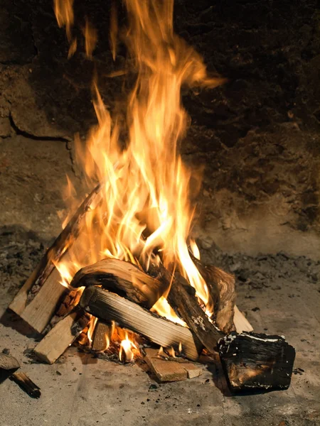 Fire burning in fireplace — Stock Photo, Image