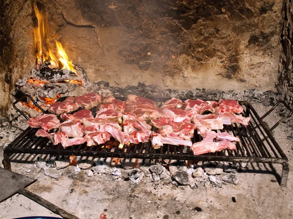 Raw red meat on grill — Stock Photo, Image