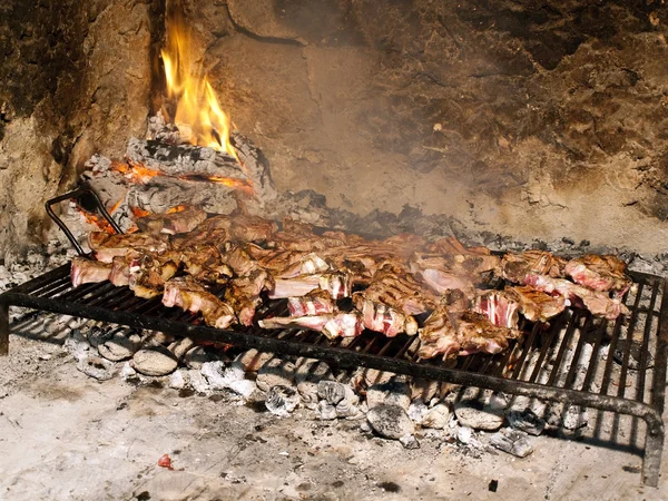 Biffar på grillen — Stockfoto