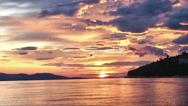 Färgstark solnedgång på Medelhavet — Stockvideo