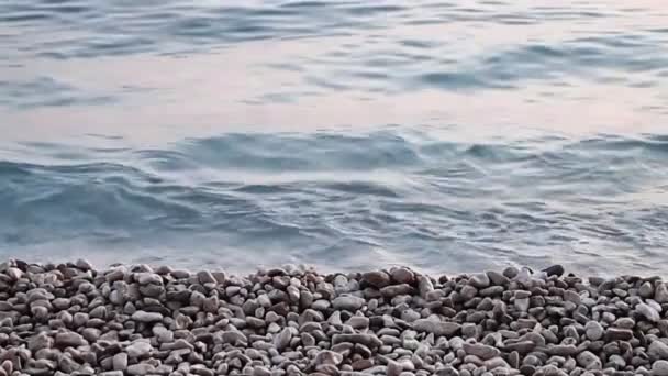 Praia e mar azul — Vídeo de Stock