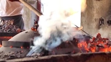 Yangın için geleneksel yemek hazırlama