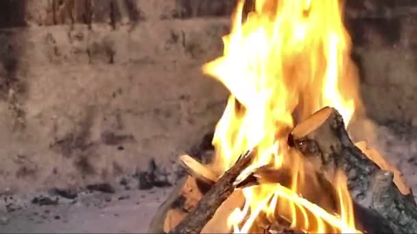 Fuego en la chimenea — Vídeos de Stock