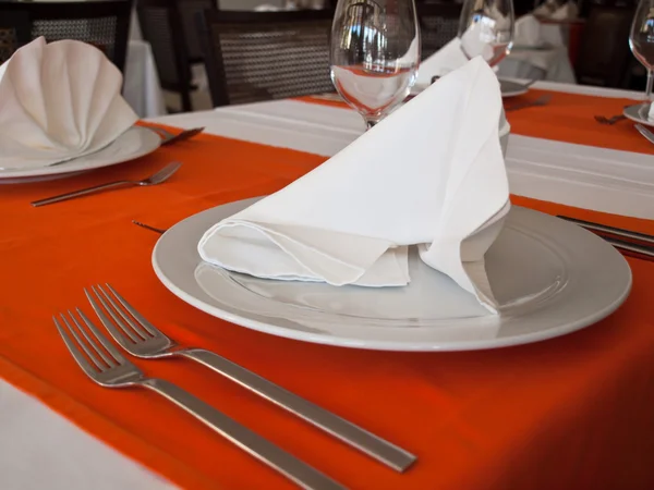 Elegantie tafel in restaurant — Stockfoto