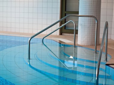 iç Kapalı Yüzme Havuzu