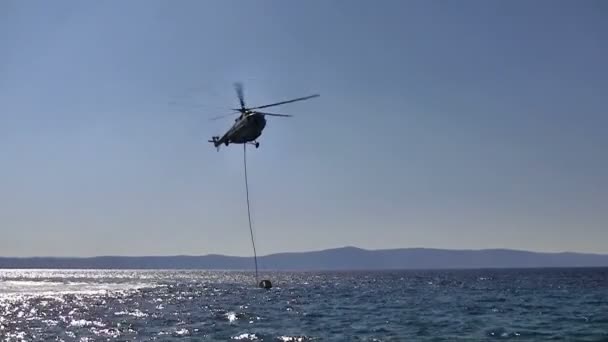 Itfaiyeci helikopter içinde hareket — Stok video