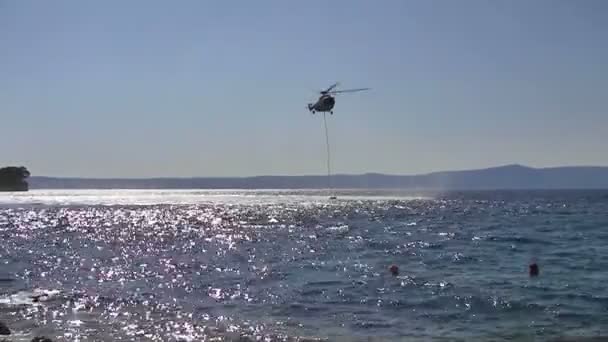 Helicóptero de bomberos — Vídeo de stock