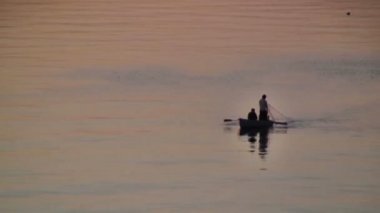 iki küçük tekne ile Balık tutma