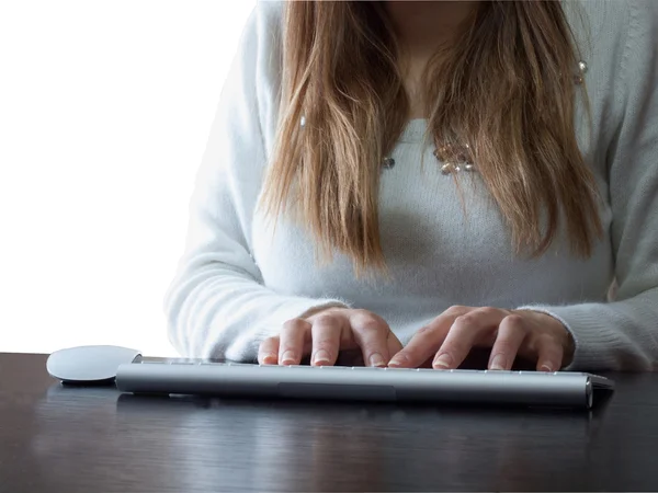 Mujer trabajando en la computadora — Foto de Stock