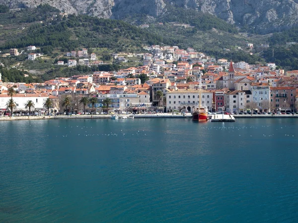 Makarska město od moře — Stock fotografie