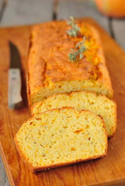 Cake met pompoen en tijm maïsmeel — Stockfoto