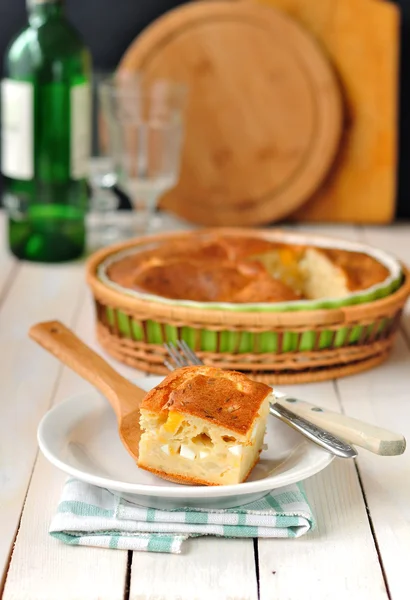 Cabbage and Boiled Egg Filled Pie — Stock Photo, Image