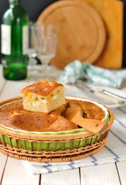 lahana ve haşlanmış yumurta pie dolu
