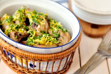 limon ve sarımsak drumsticks kızartma