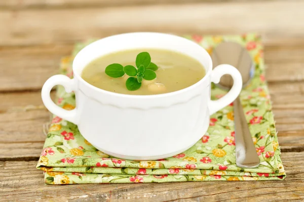 Soupe à la crème de courgettes aux haricots Bortolini — Photo