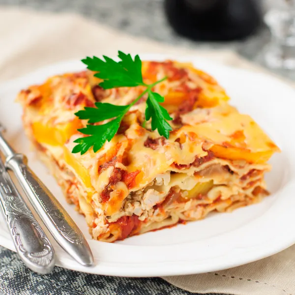 Csirke és tök lasagna — Stock Fotó