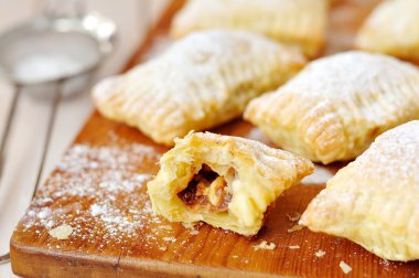 puf böreği mantı Çikolata Karamel dolgulu