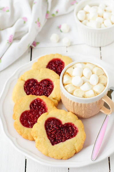 Homemade Cookies with Heart-Shaped Center and a Cup of Hot Choco — Stock Photo, Image