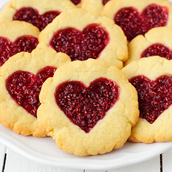 Galletas caseras con centro en forma de corazón —  Fotos de Stock