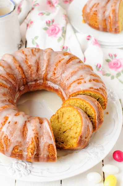 Skivad pumpa bundt cake med socker glasyr — Stockfoto