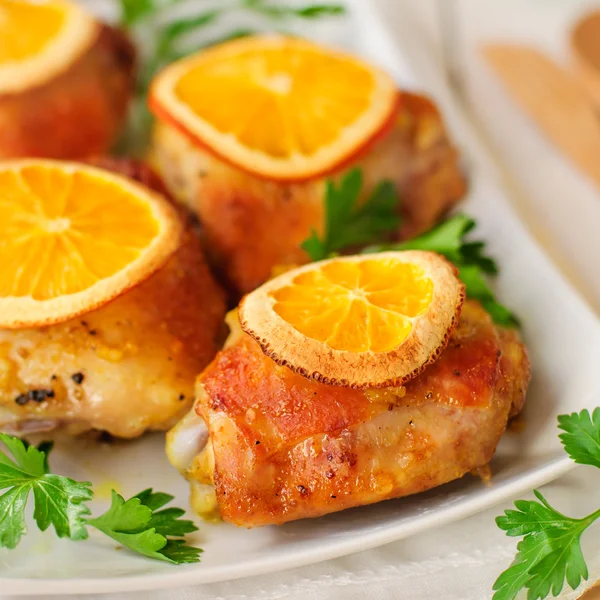Gebraden kip met sinaasappelen — Stockfoto