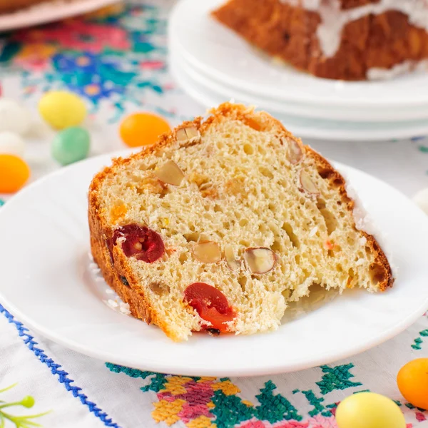 Een segment van kulitch (kulich), Russische Pasen zoet brood — Stockfoto