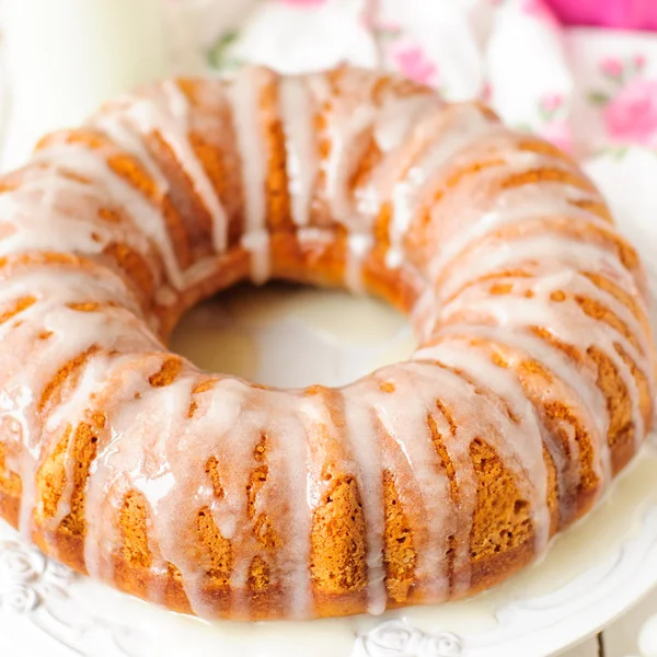 Pompoen bundt cake met suiker suikerglazuur — Stockfoto