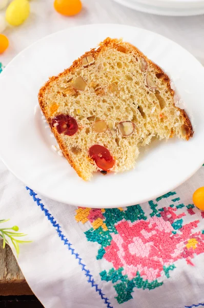 Een segment van kulitch (kulich), Russische Pasen zoet brood — Stockfoto