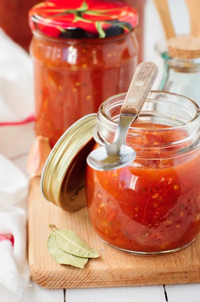 Molho de tomate, conservas de marinara enlatado — Fotografia de Stock