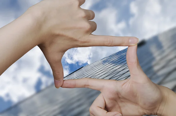 Vision d'un bâtiment d'entreprise en verre — Photo