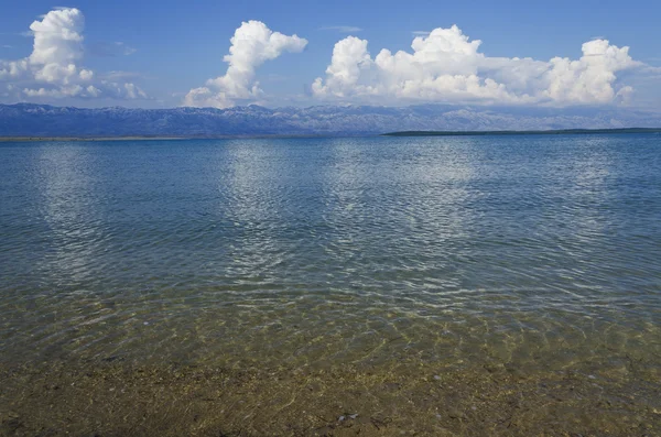 Άδειο παραλία στην ημέρα καλοκαίρι — Φωτογραφία Αρχείου