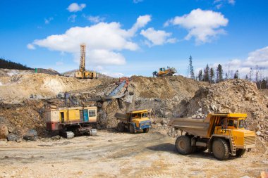 Quarry extraction of silicon. Minerals. Loading and transportation of minerals. Truck and excavator