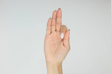 Parmak alfabesi Amerikan işaret dili (Asl) yazım. F harfi