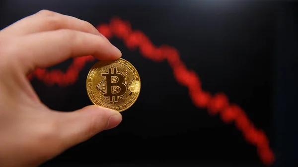 Der Preis Von Bitcoins Und Die Abwertung Des Wechselkurses Senkung — Stockfoto