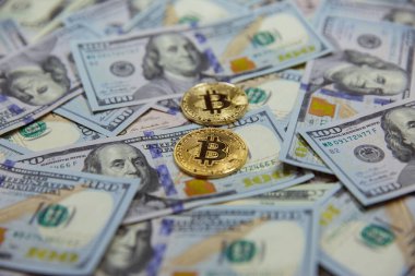 Bitcoin dolar faturaları arka planı. Bitcoin için dolar döviz. bitcoin yıkılışı