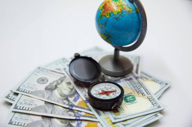 küresel dolar ve pusula