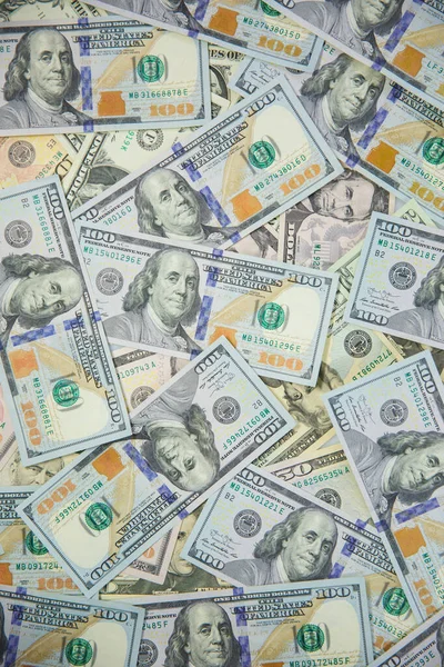 Masaya bir sürü dolar dağıtıldı. dolar dokusu