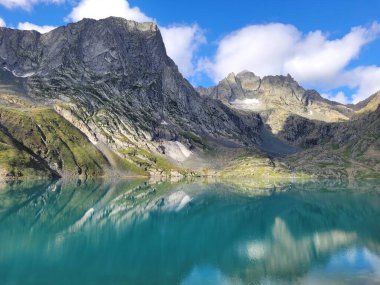 Kashmir trekking in august in India beautiful scenery atmosphere nature 