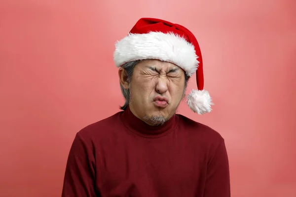 Hombre Asiático Retrato Con Sombrero Santa Claus Fondo Rosa — Foto de Stock